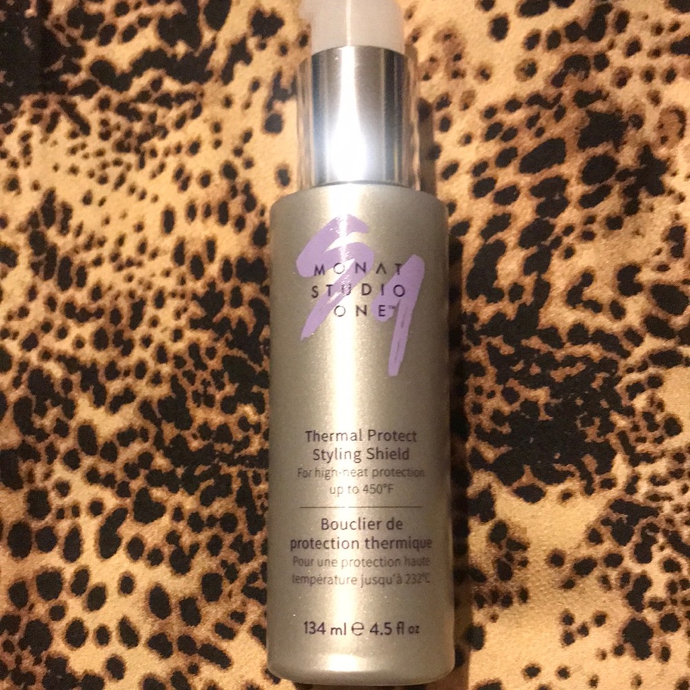 Monat Studio One-hair protectant